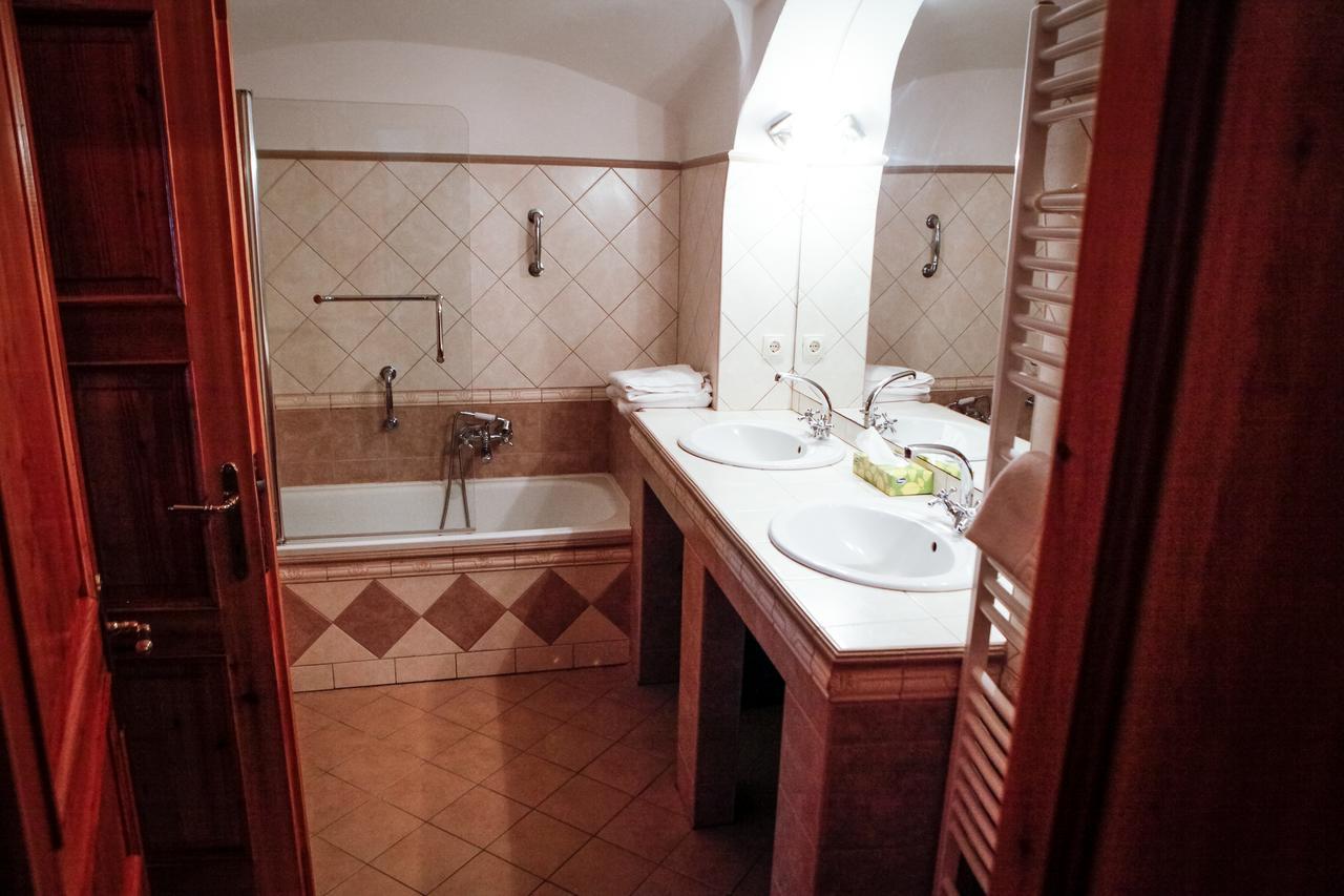 Erzsebet Pince Apartamento Tokaj Exterior foto